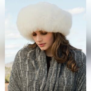 Peruvian Connection Cream Fur Hat Luxurious Winter Accessory 🦙